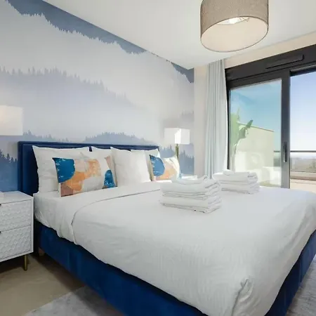 3 Bedrooms On Apartamento *